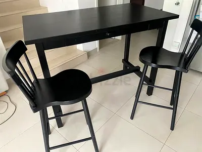 Kitchen Wooden Bar Table with 2 Matching high Stools - perfect Condition
