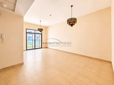Chiller Free | Closed Kitchen |1 Min to Metro