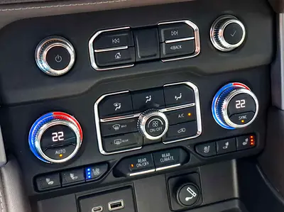 صورة 12 لـ 2023 GMC YUKON