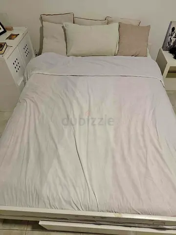 Queen bed with great mattress