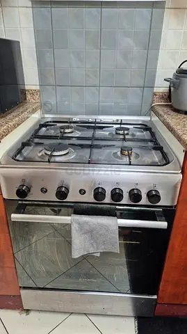 Stainless Steel 4-Burner Gas Cooker with Oven - Good Working Condition
