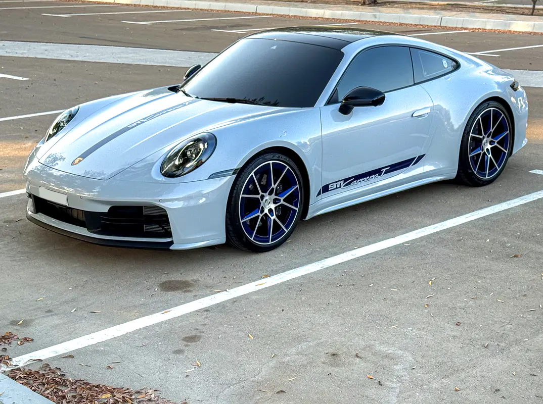 Porsche 911 2025 — photo 1 of 7