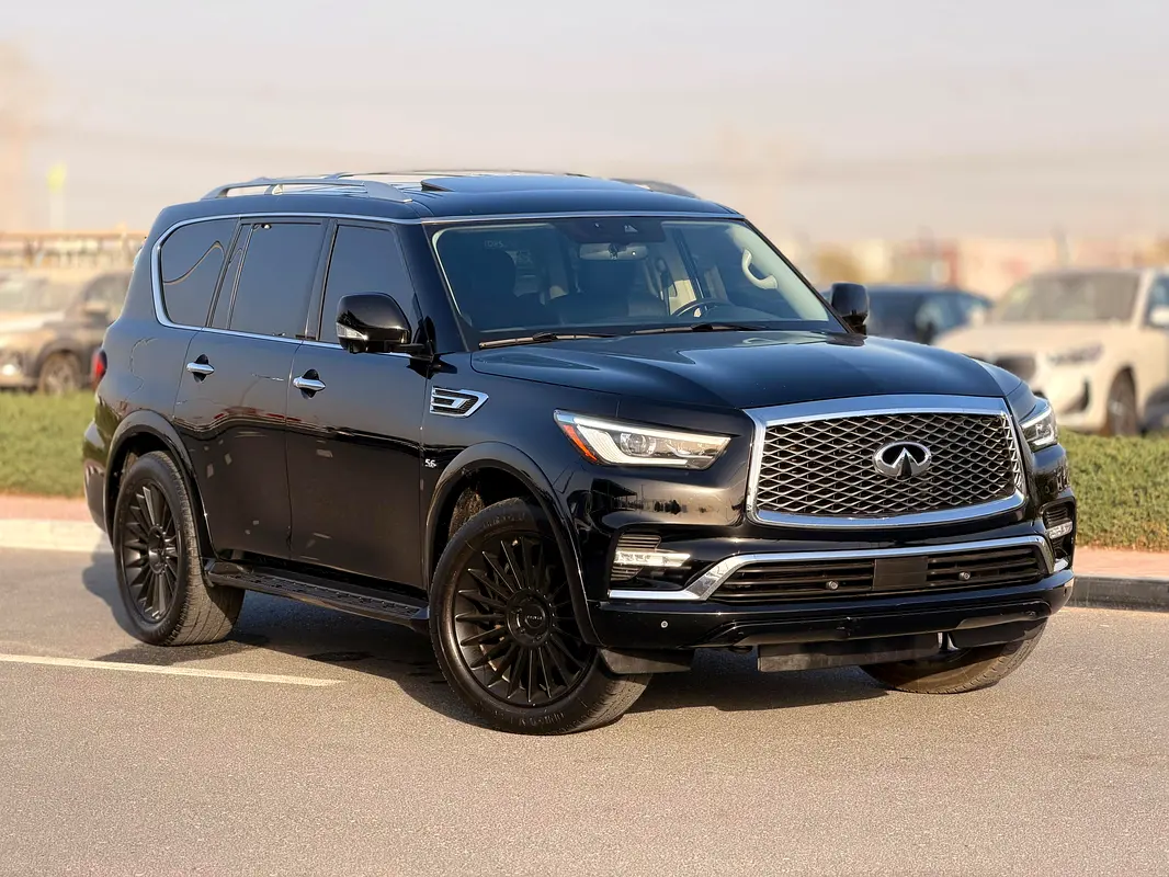 Infiniti QX80 2019 — photo 1 of 20