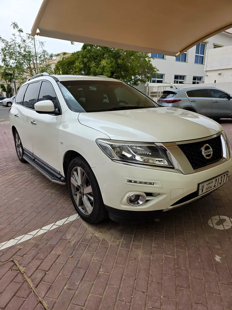Nissan Pathfinder 2016 — photo 1 of 13