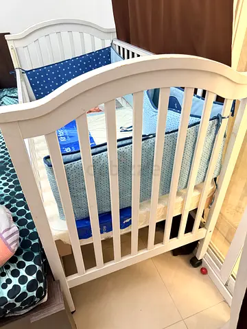 White Wooden Baby Crib in Good Condition with brand new Mattress all from Baby Shop