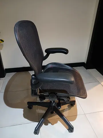 For selling Herman Miller Aeron Office Chair. Confirtable sitting