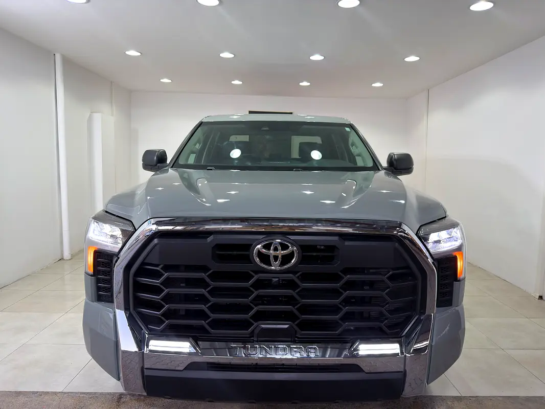 Toyota Tundra 2024 — photo 1 of 12