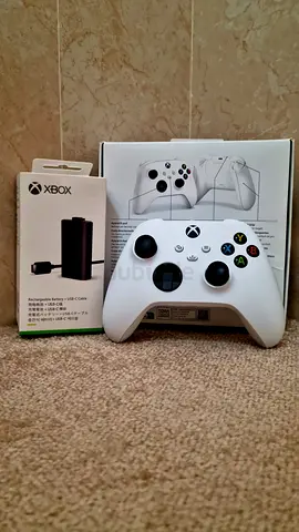 Xbox Wireless Controller (Robot White) + Official Rechargeable Battery Pack (With Boxes)
