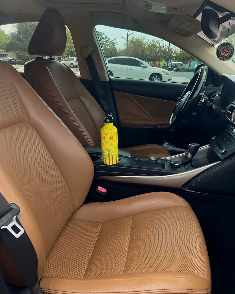 Lexus IS-Series 2015 — photo 1 of 6