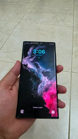 S22 ultra in perfect condition 512gb no shade or dot on the screen no scratch American version