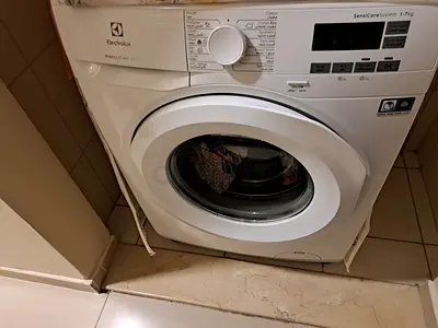 Electrolux front-load washing machine 7kg - good working condition