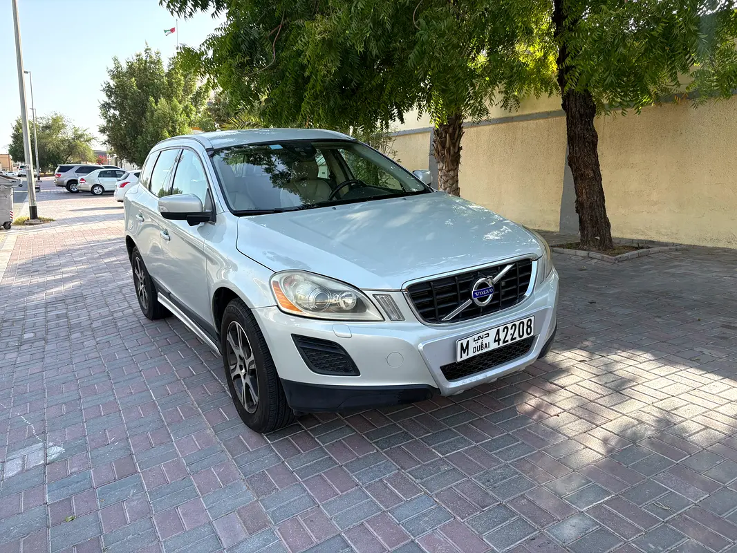 Volvo XC60 2012 — photo 1 of 9