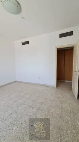 Three-bedroom apartment with a living room for rent in Al Naba'a, in a prime location close to the Dubai exit and with easy access to Ajman.