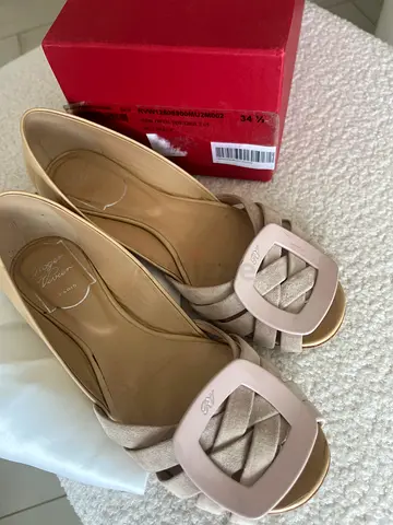 Roger Vivier flats in nude - size 34.5 EU