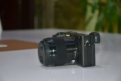 SONY A6600 WITH 50MM F1.8 LENS AND POLARIZED FILTER, DJI RAVAN EYE TRACKER