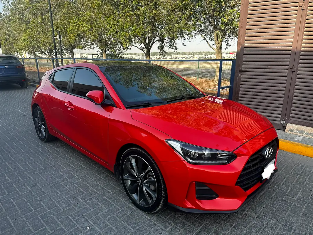Hyundai Veloster 2019 — photo 1 of 4