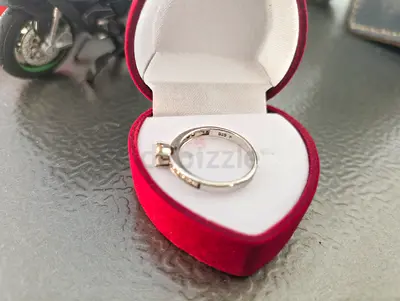 Womens 925 Silver ring with stone in heart box