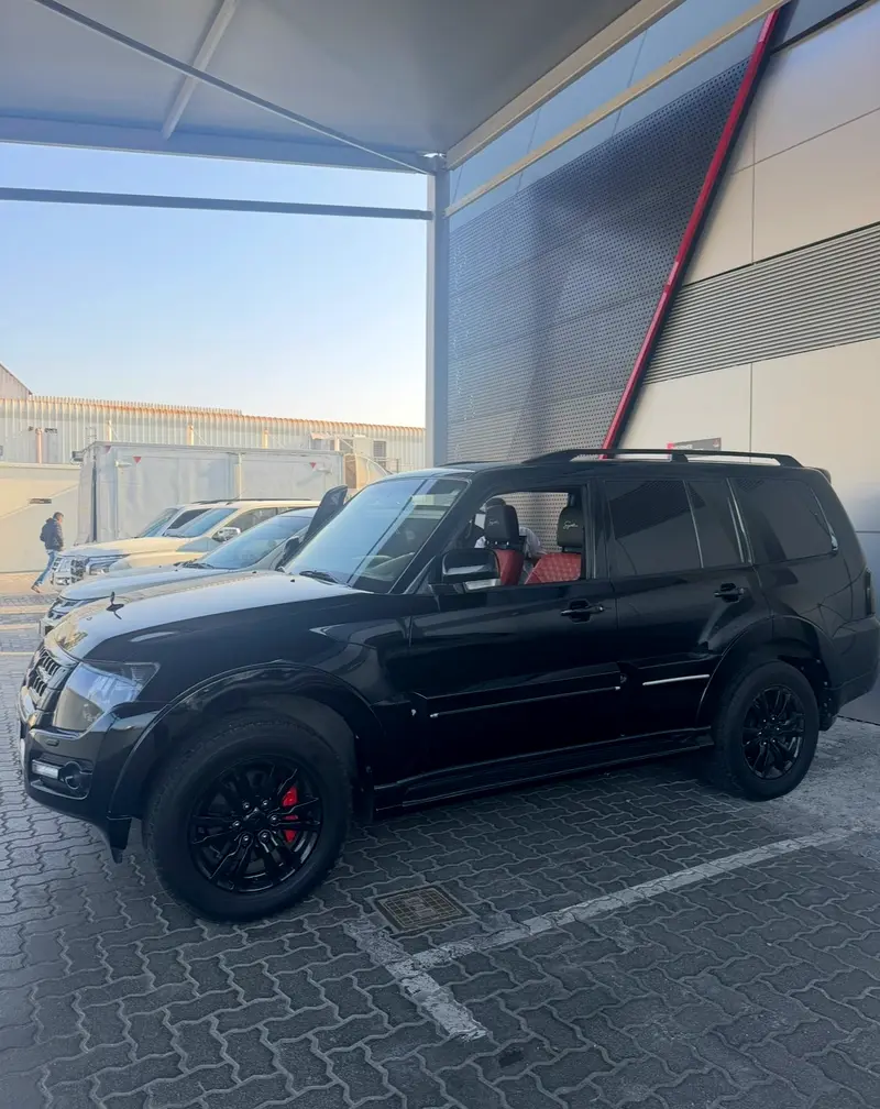 Mitsubishi Pajero 2020 — photo 1 of 5