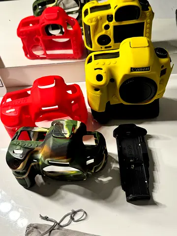 Canon 5D mark 3+battery grip+2batteries+3covers red yellow military