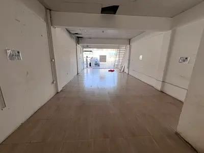 فرصة تجارية مميزة | محل مع ميزانين للإيجار السنوي في الراشدية 1 أمام فندق رامادا