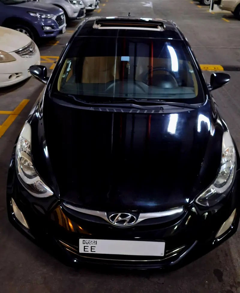 Hyundai Elantra 2012 — photo 1 of 8