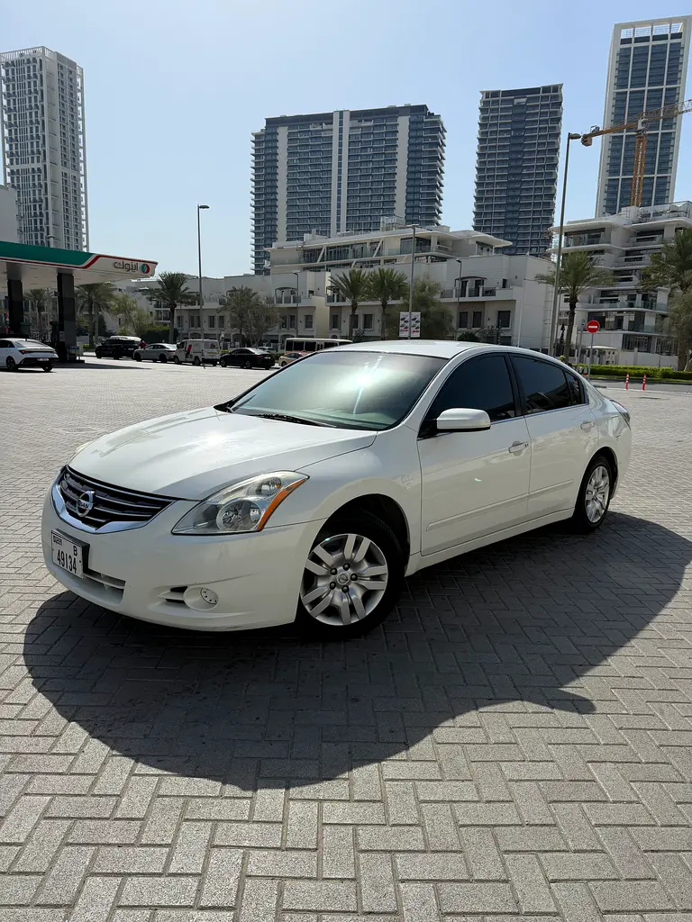 Nissan Altima 2012 — photo 1 of 8