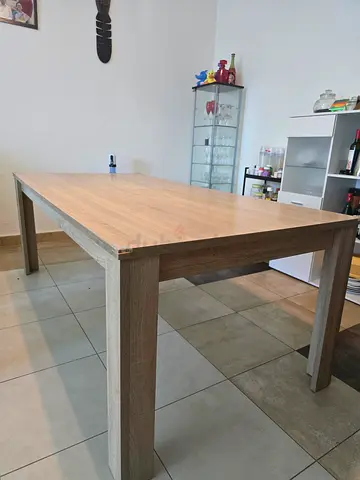 Large Dining table, great condition