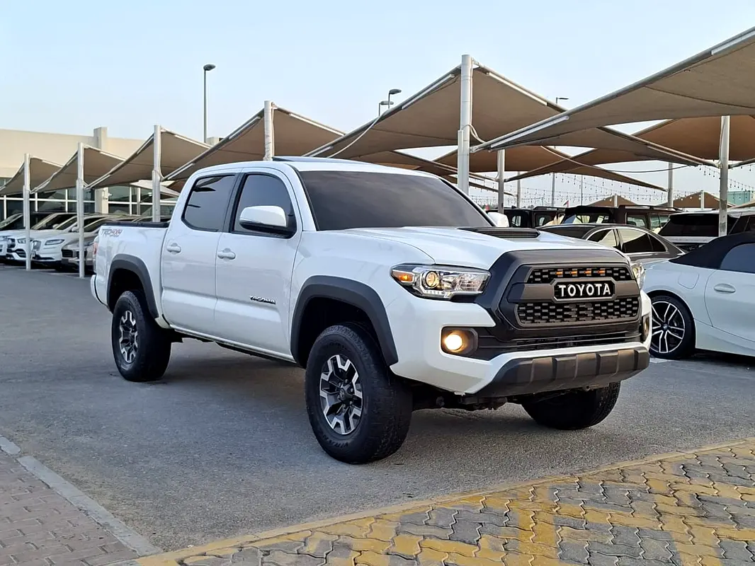 Toyota Tacoma 2017 — photo 1 of 15
