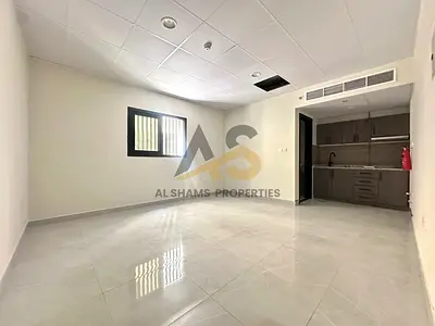 Luxurious Studio Front of Park !! Covered Parking