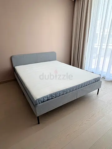 Queen size bed with mattress