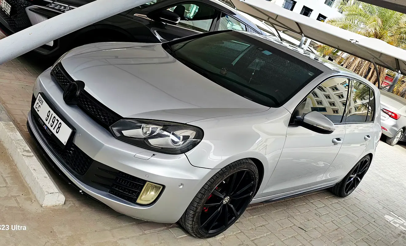 Volkswagen Golf 2010 — photo 1 of 4