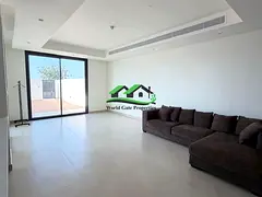 Unique Lifestyle Single Middle Unit Vacant Now