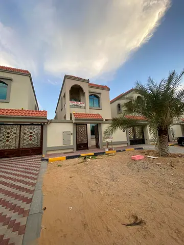 A unique opportunity to own a townhouse with a modern design and high-end finishes in a strategic location on a main street, suitable for family livin