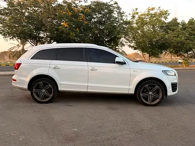 2015 AUDI Q7 — миниатюра 4