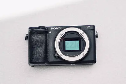 Sony Alpha a6300 ( Lens18-55) - Good Condition