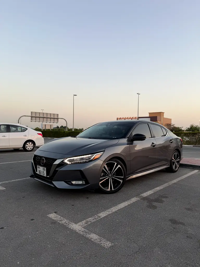 Nissan Sentra 2021 — photo 1 of 20