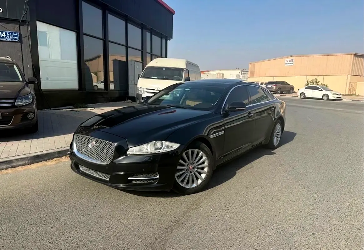 Jaguar XJ 2015 — photo 1 of 5
