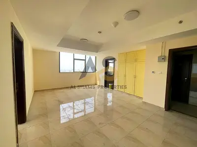 Free parking 2bhk with Wadroob near to park
