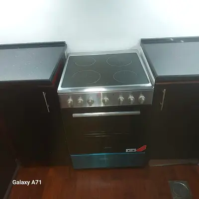 Used 4-Burner Electric Ceramic coocker with Oven Controls - Good