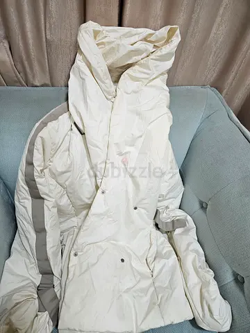 White hooded womens winter puffer jacket - large size , good condition