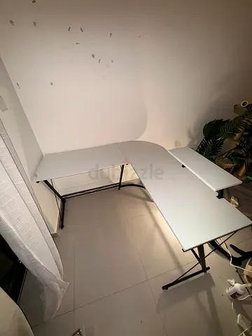 White L-shaped Corner Desk with Metal Legs - Good Condition