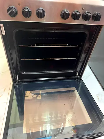 Stainless steel free standing electric cooker and oven
