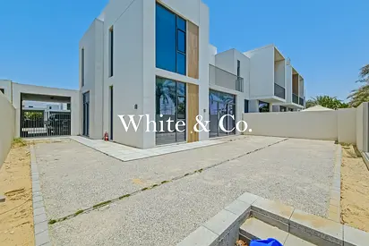 Single Row | Corner Unit | Unfurnished