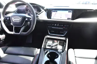 2022 AUDI E-TRON GT — фото 12