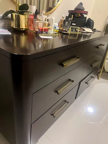 Dressing table