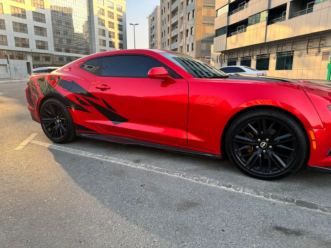 Chevrolet Camaro 2020 — photo 1 of 10