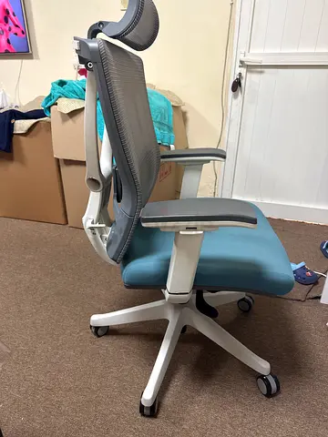 Ergonomic mesh office chair with armrests and wheels - good condition