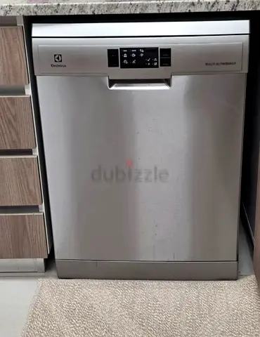 15 Place Settings Electrolux UltimateCare Three Rack Dishwasher