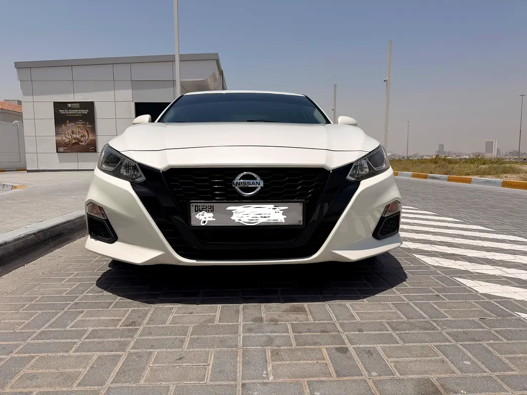 Nissan Altima 2020 — photo 1 of 19