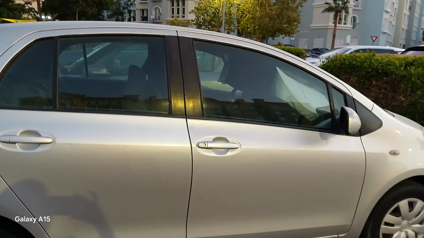 Toyota Yaris 2010 — photo 1 of 3
